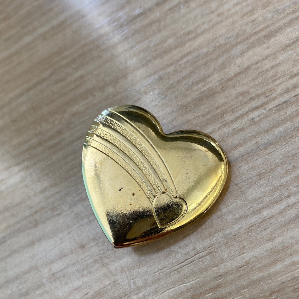 Chic Gold Heart Brooch